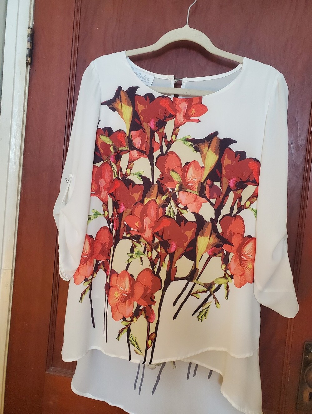 Floral White Blouse with Red-Orange Blooms Silk Pre Owned In Good Condition